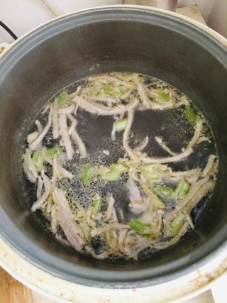 裙带菜肉丝汤的做法步骤：5