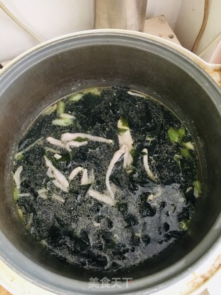 裙带菜肉丝汤的做法步骤：7