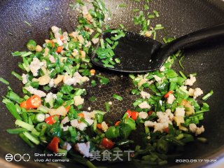 萝卜干瘦肉韭菜炒饭的做法步骤：5
