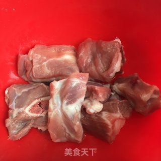 莲藕黄豆排骨汤的做法步骤：1