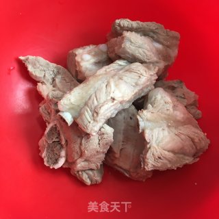 莲藕黄豆排骨汤的做法步骤：2