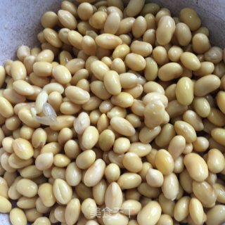 莲藕黄豆排骨汤的做法步骤：3