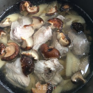 莲藕黄豆排骨汤的做法步骤：6