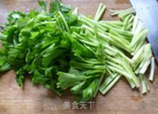 胡萝卜香芹土豆丝的做法步骤：4
