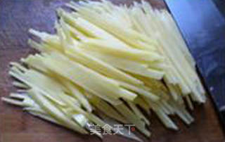 胡萝卜香芹土豆丝的做法步骤：6