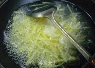 胡萝卜香芹土豆丝的做法步骤：7