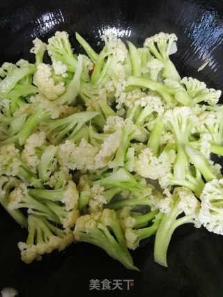甜辣酱炒菜花的做法步骤：3