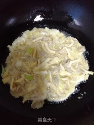黄金菇炒鸡蛋的做法步骤：5