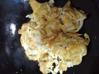 黄金菇炒鸡蛋的做法步骤：6