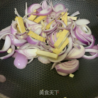 酱香洋葱炒豆干的做法步骤：6