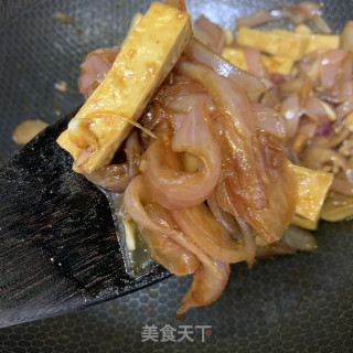 酱香洋葱炒豆干的做法步骤：10