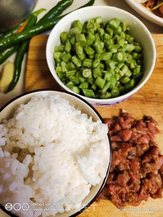 肉丝豆角炒饭的做法步骤：2