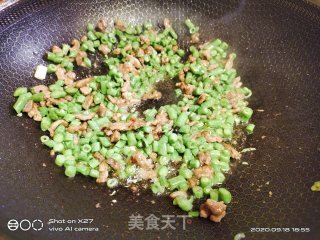 肉丝豆角炒饭的做法步骤：3