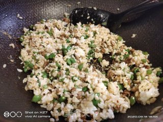 肉丝豆角炒饭的做法步骤：5
