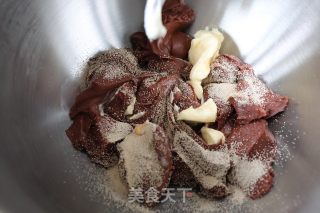 巧克力爆浆面包的做法步骤：3