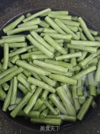 蒜香豇豆的做法步骤：2