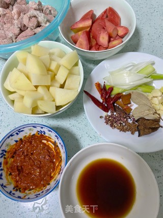 土豆烧牛腩的做法步骤：4