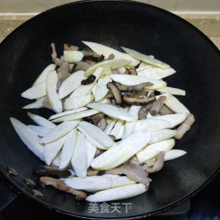 香菇肉片炒茭白的做法步骤：8