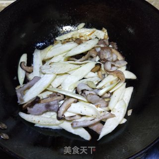 香菇肉片炒茭白的做法步骤：9