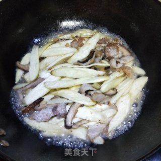 香菇肉片炒茭白的做法步骤：10