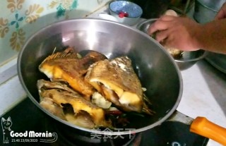 嘎香炖罗非鱼的做法步骤：5