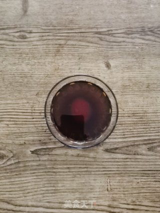 糖醋藕段的做法步骤：1