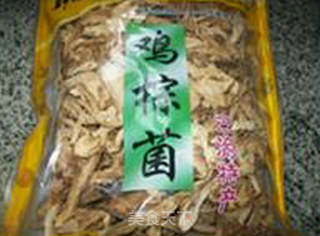 灯椒炒鸡棕菌的做法步骤：1