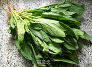 西瓜皮炒菠菜的做法步骤：1