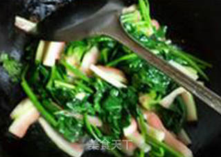 西瓜皮炒菠菜的做法步骤：7