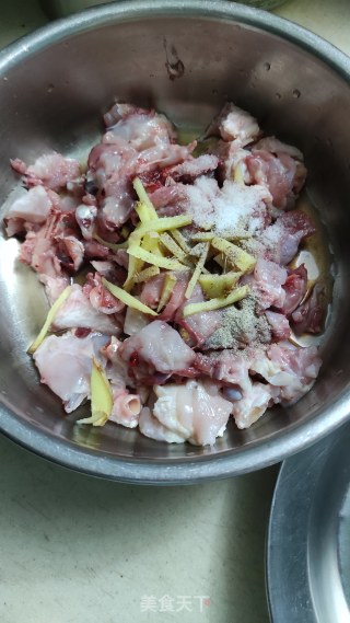 四川辣子鸡的做法步骤：1