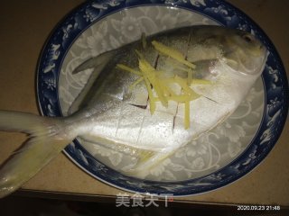 香煎金鲳鱼的做法步骤：3