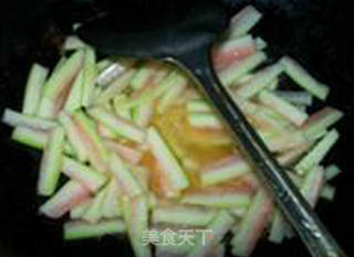 黑木耳炒西瓜皮的做法步骤：5