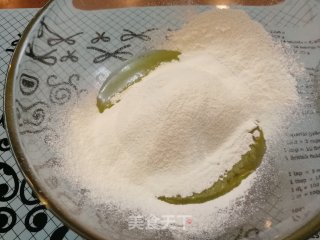 中秋豆沙蛋黄月饼的做法步骤：2