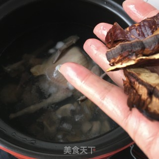 灵芝山药炖鸽子的做法步骤：7