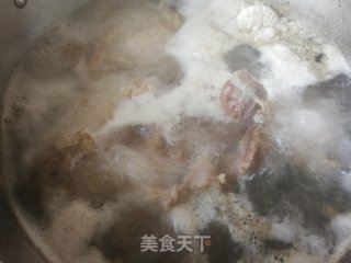 吮指酱牛犍的做法步骤：3