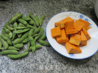 毛豆与南瓜的做法步骤：1