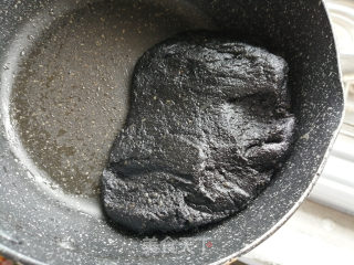 黑芝麻核桃馅月饼的做法步骤：1