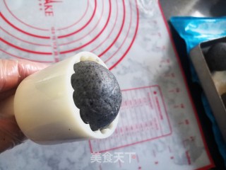 黑芝麻流心月饼的做法步骤：15