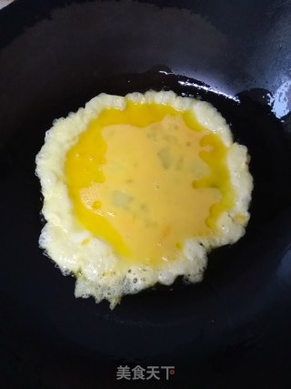芹菜鸡蛋炒饭的做法步骤：2