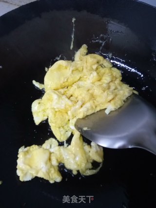 芹菜鸡蛋炒饭的做法步骤：3