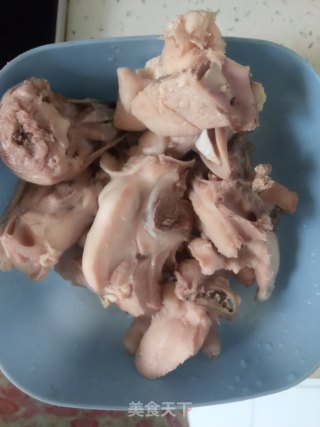 砂锅黄焖鸡的做法步骤：1
