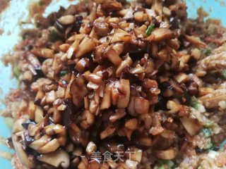 胡萝卜香菇猪肉饺的做法步骤：16
