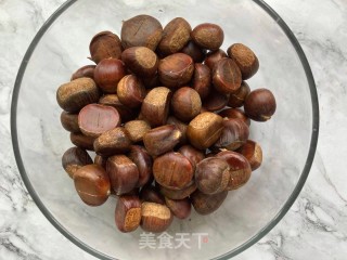 家庭简易版糖炒栗子的做法步骤：2