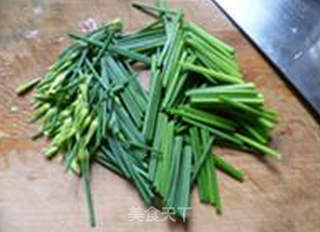 韭菜花炒土豆丝的做法步骤：3