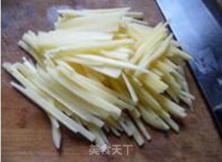韭菜花炒土豆丝的做法步骤：4