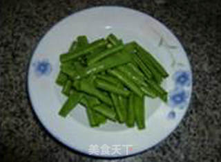 鸡棕菌炒四季豆的做法步骤：1