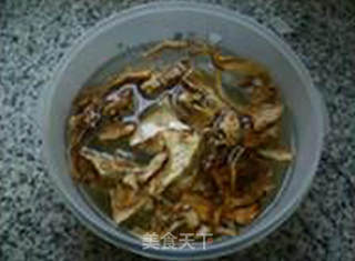 鸡棕菌炒四季豆的做法步骤：2