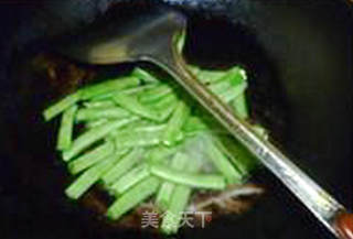 鸡棕菌炒四季豆的做法步骤：3