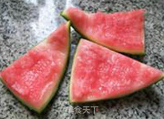 西瓜皮炒花菜的做法步骤：2