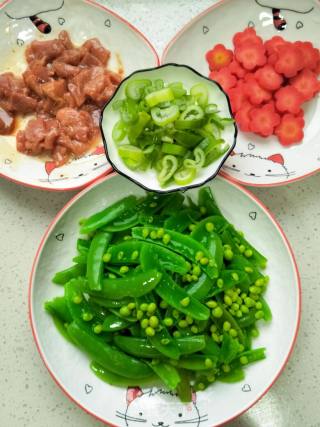 里脊紫胡萝卜炒甜豆的做法步骤：4